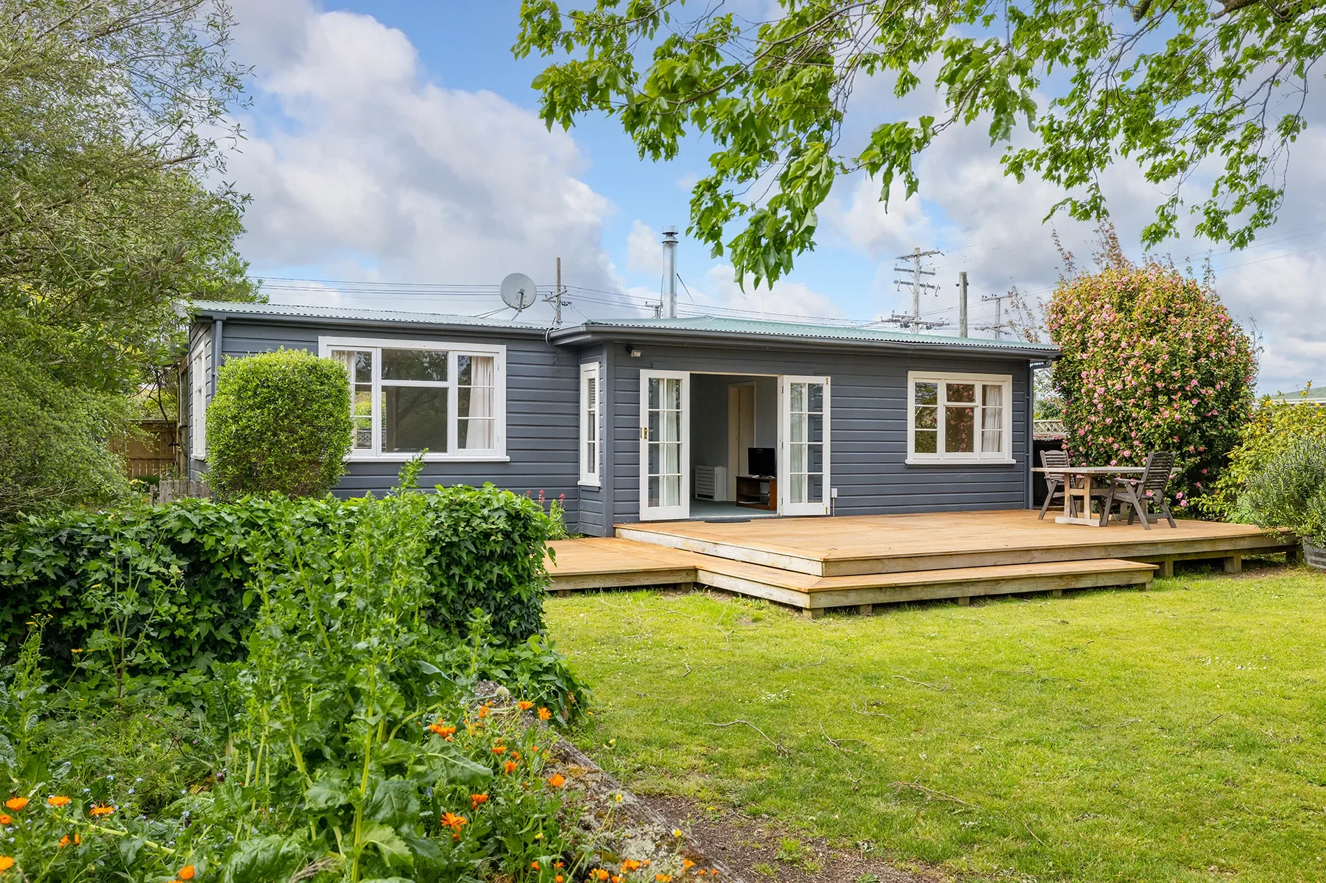 Exterior photo 5