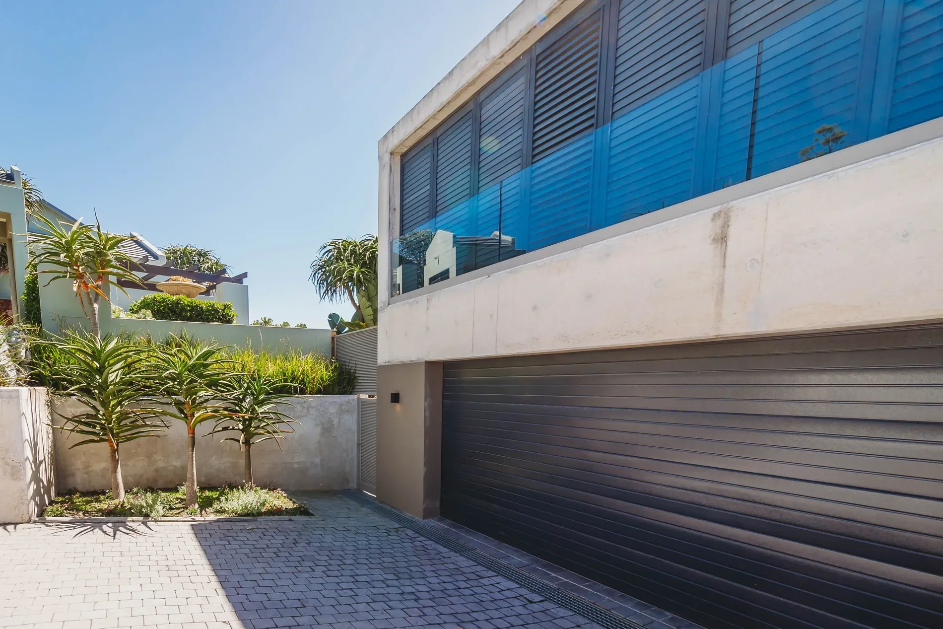 Exterior photo 4