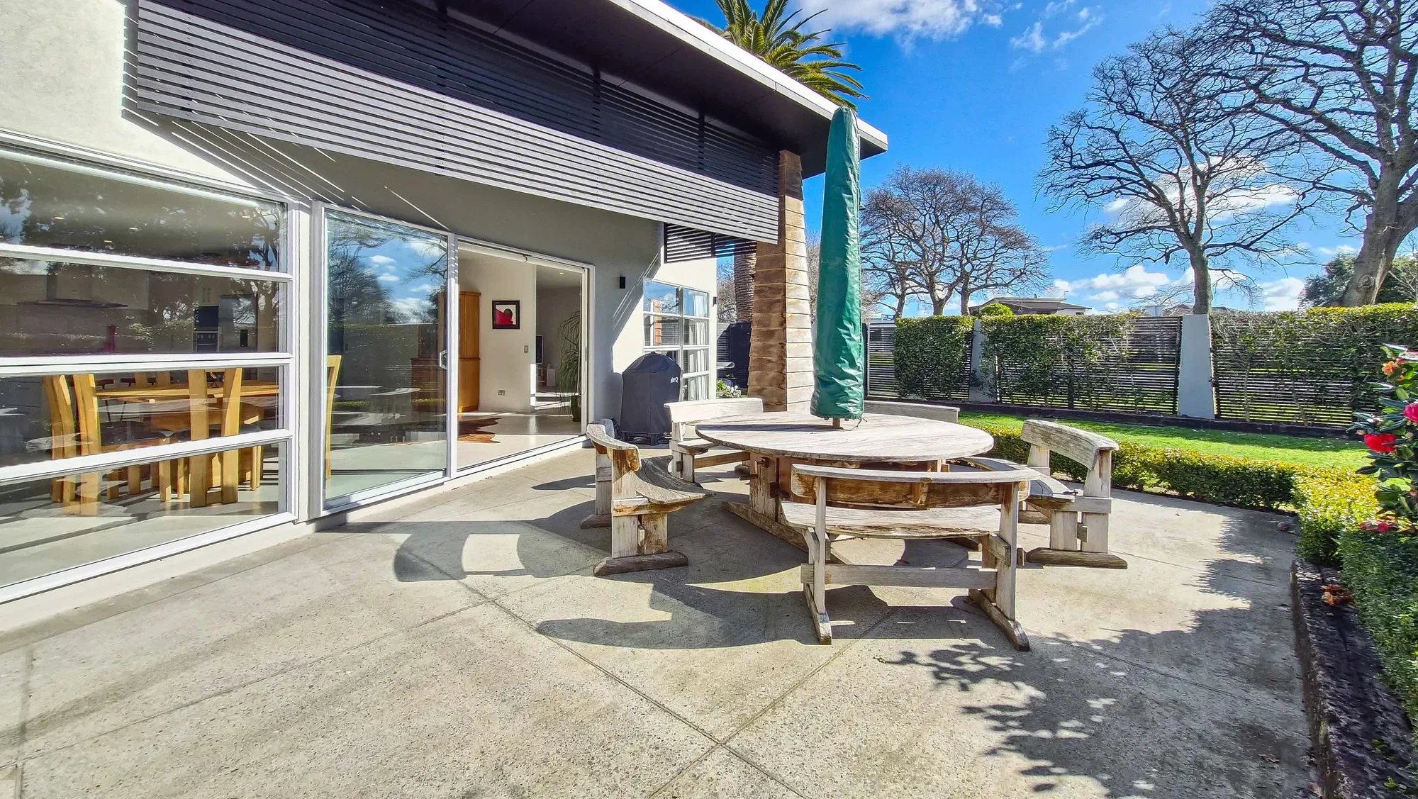 Exterior photo 2