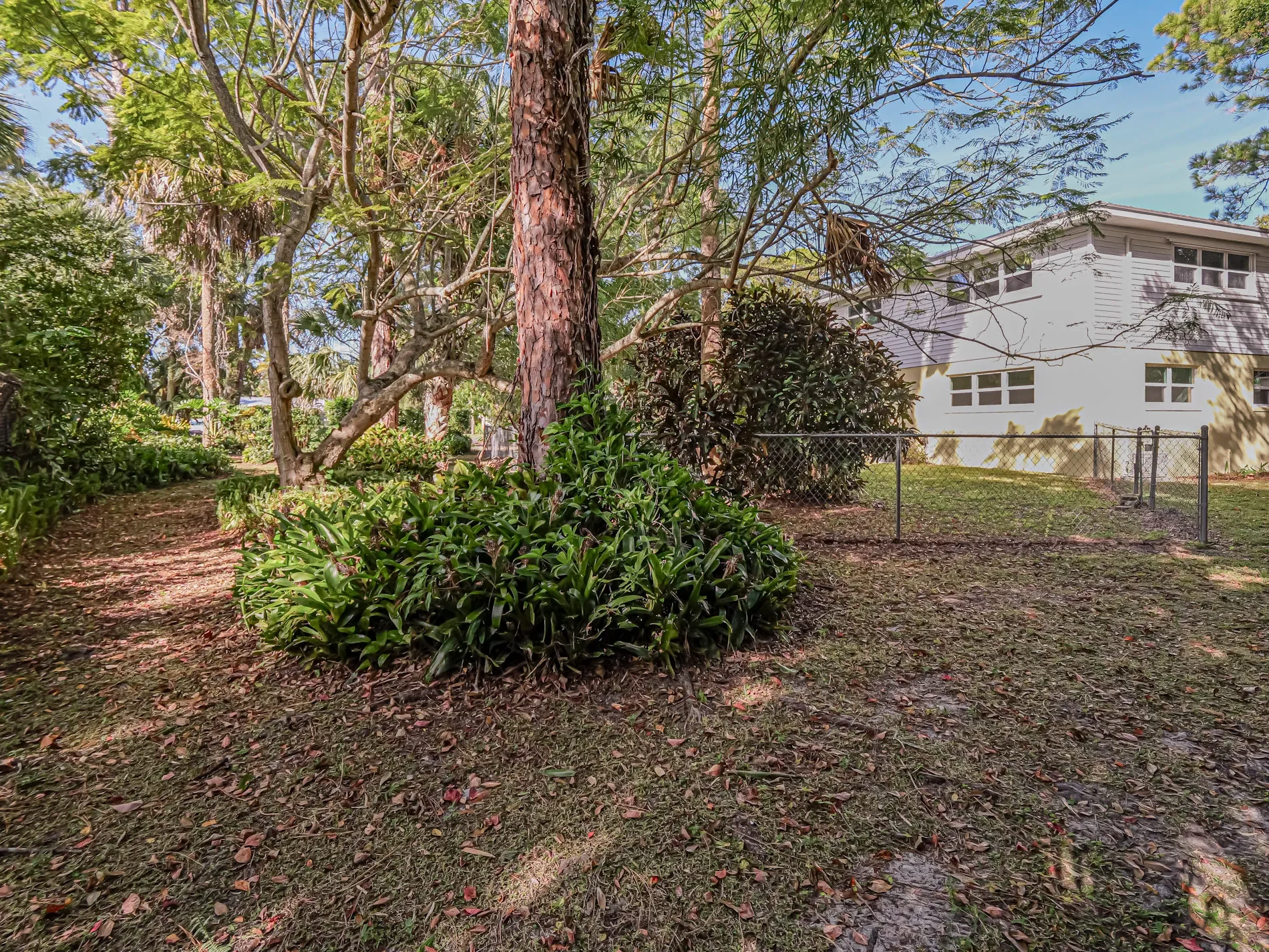 975 25th Street , Vero Beach, FL 32960, Vero Beach, Florida, United States. - Photo 32