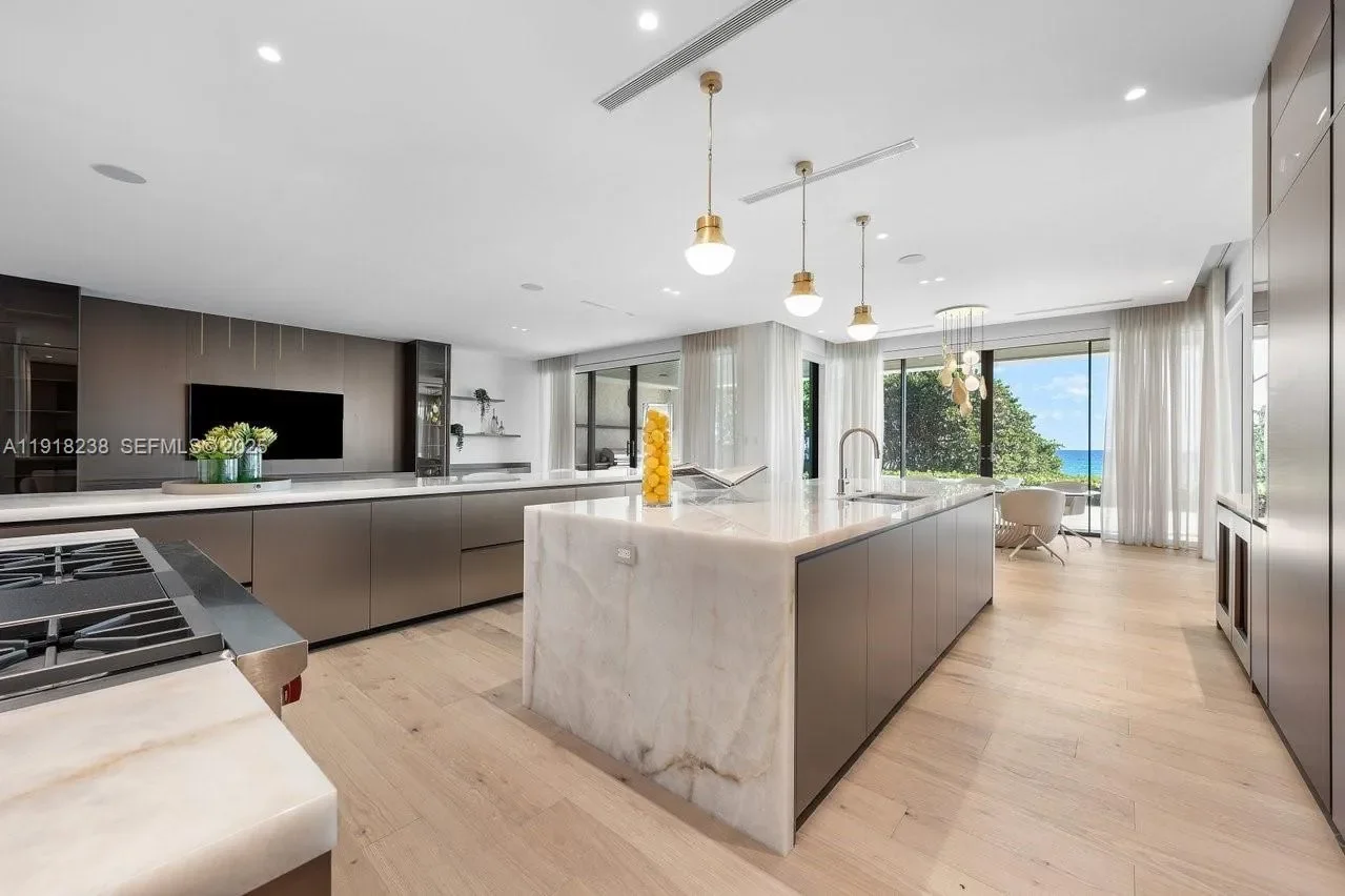 1107 Hillsboro Mile, Hillsboro Beach, Florida, United States. - Photo 11