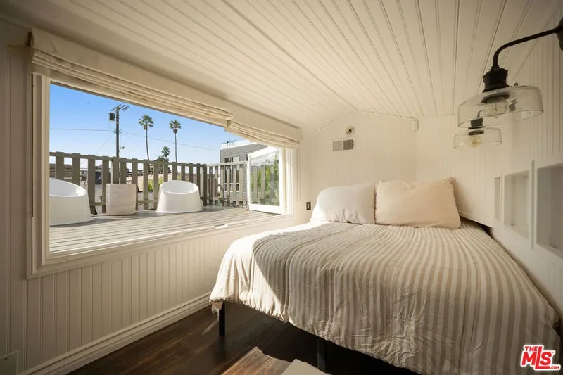2329 Ocean Avenue, Los Angeles, California, United States. - Photo 16
