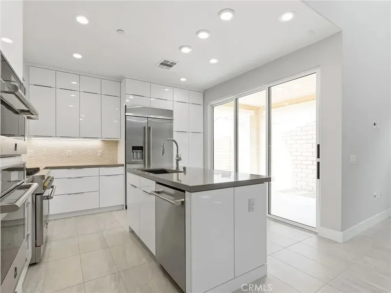 708 McFadden Street, Santa Ana, California, United States. - Photo 2