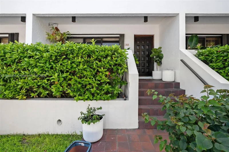 2600 Cardena St 11, Coral Gables, Florida, United States. - Photo 5