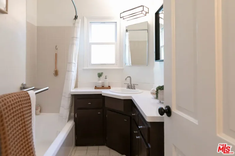 1809 N Rose Street, Burbank, California, United States. - Photo 35