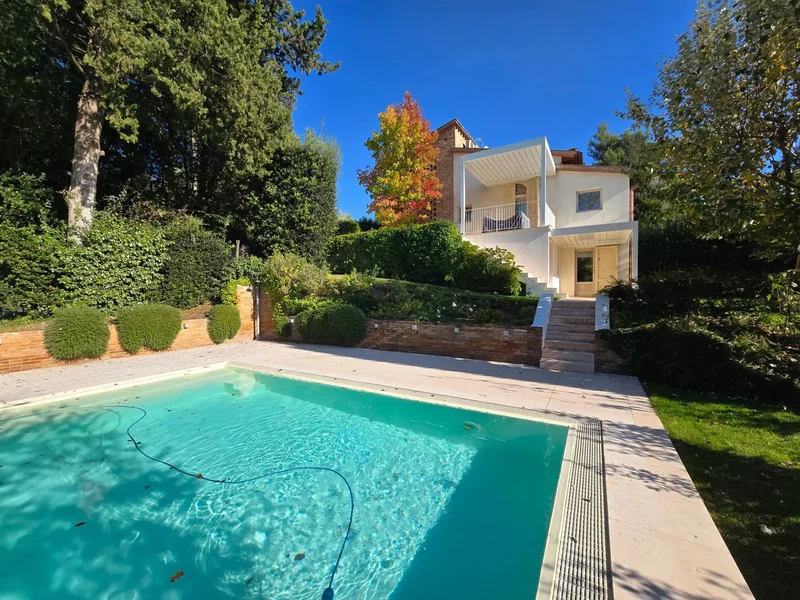 Bellissima villetta bifamiliare composta da due unità immobiliari indipendenti con piscina e vista p