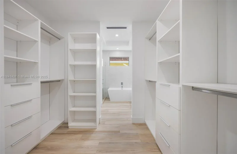 3162 Plaza St, Miami, Florida, United States. - Photo 17