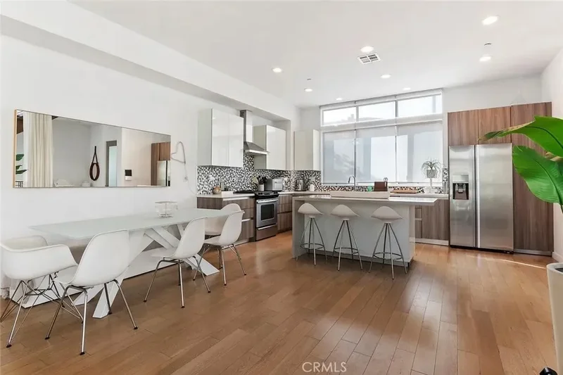 6736 W Hepburn Way, Los Angeles, California, United States. - Photo 11