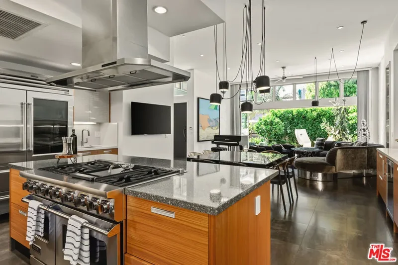 24 Clubhouse Avenue, Los Angeles, California, United States. - Photo 11