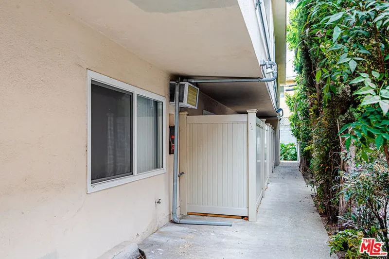 553 N Flores Street, West Hollywood, California, United States. - Photo 35
