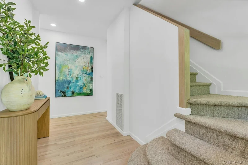 56 S Country Road, Westhampton, New York, United States. - Photo 32