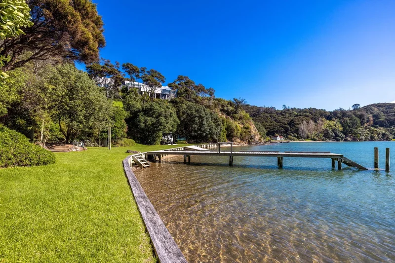 729 Orapiu Road, Waiheke Island, AUK 1081, Waiheke Island, Auckland, New Zealand. - Photo 36