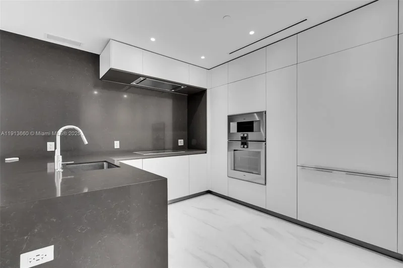 300 Biscayne Boulevard Way 3009W, Miami, Florida, United States. - Photo 24