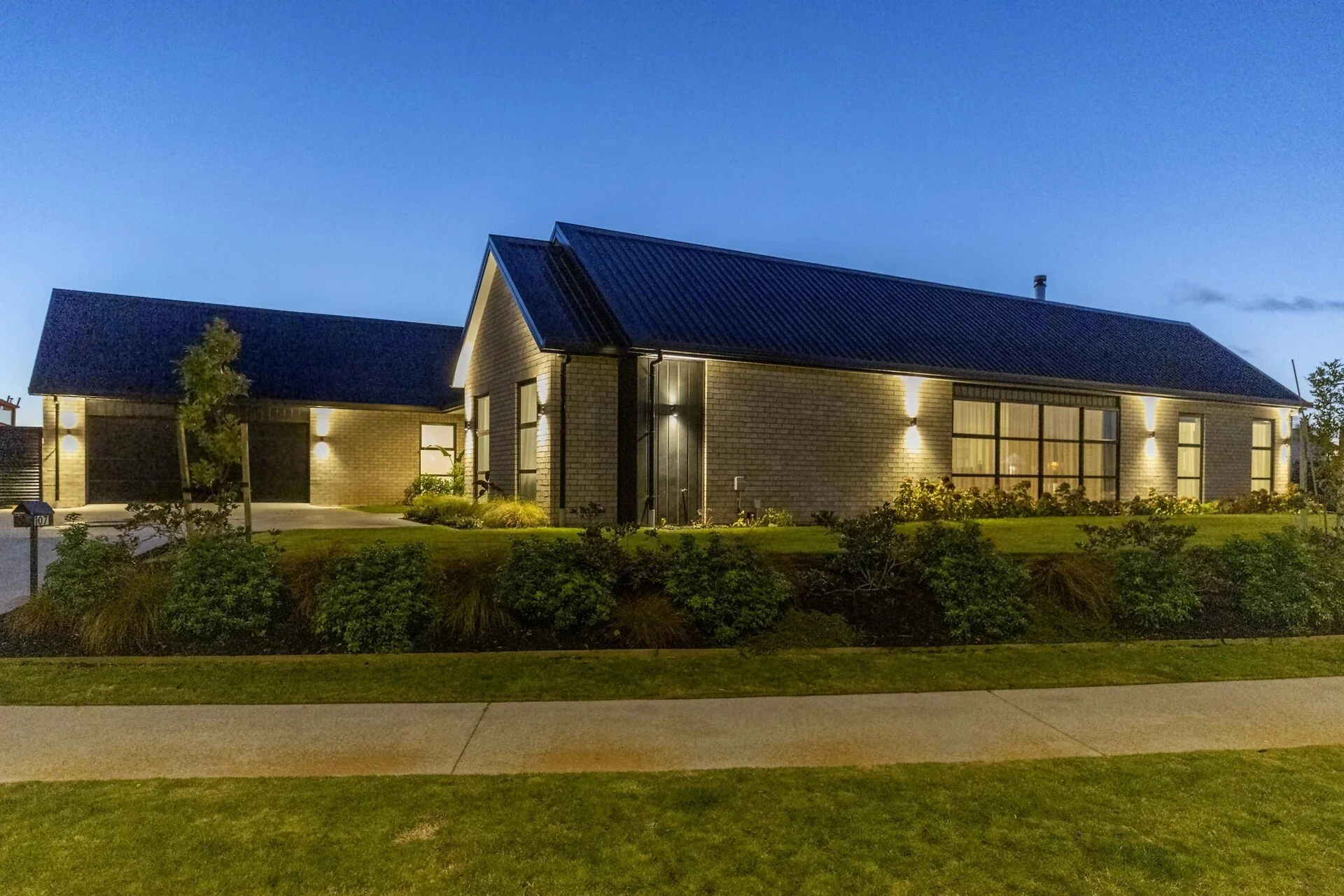 Exterior photo 4
