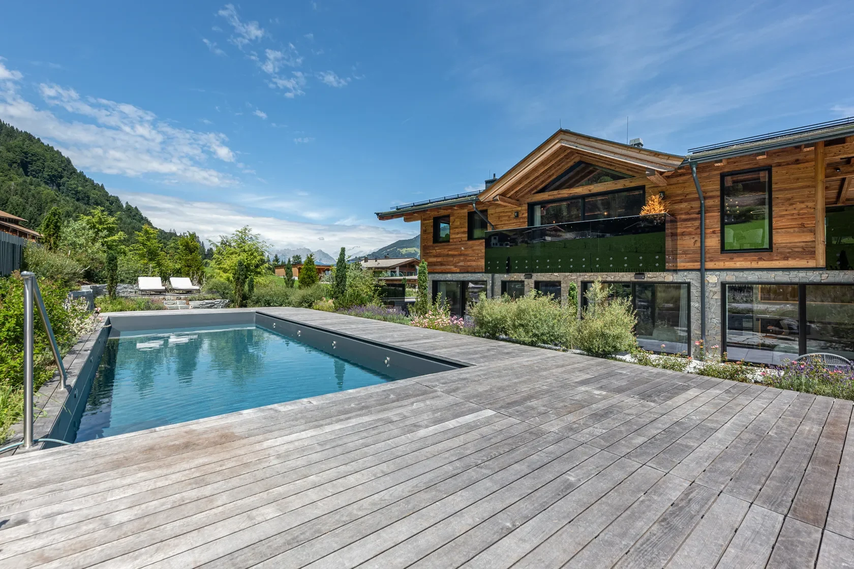 Exterior photo 3