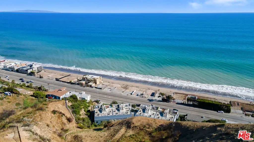 22065 Pacific Coast Highway 7, Malibu, California, United States. - Photo 47