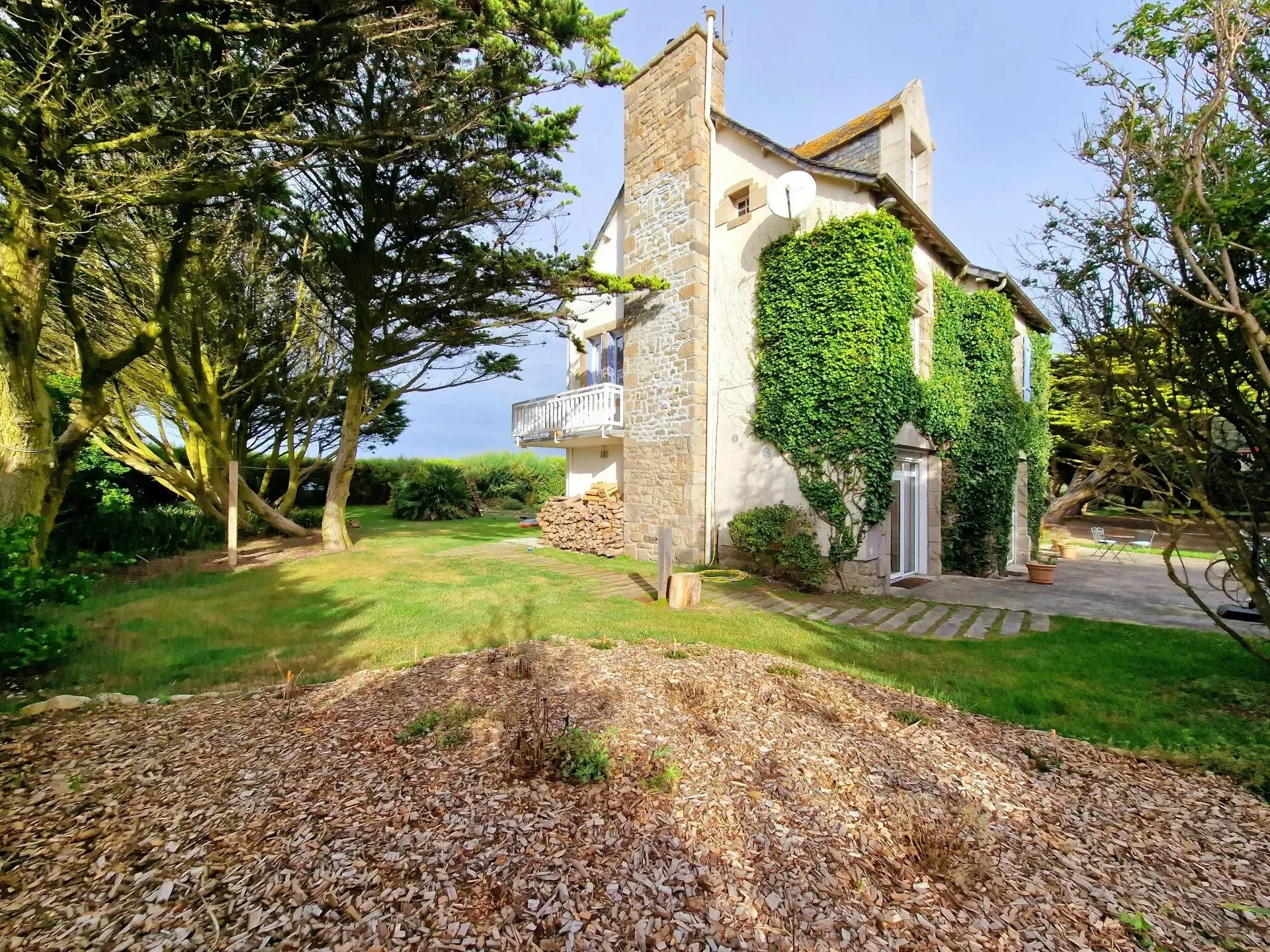 Exterior photo 7