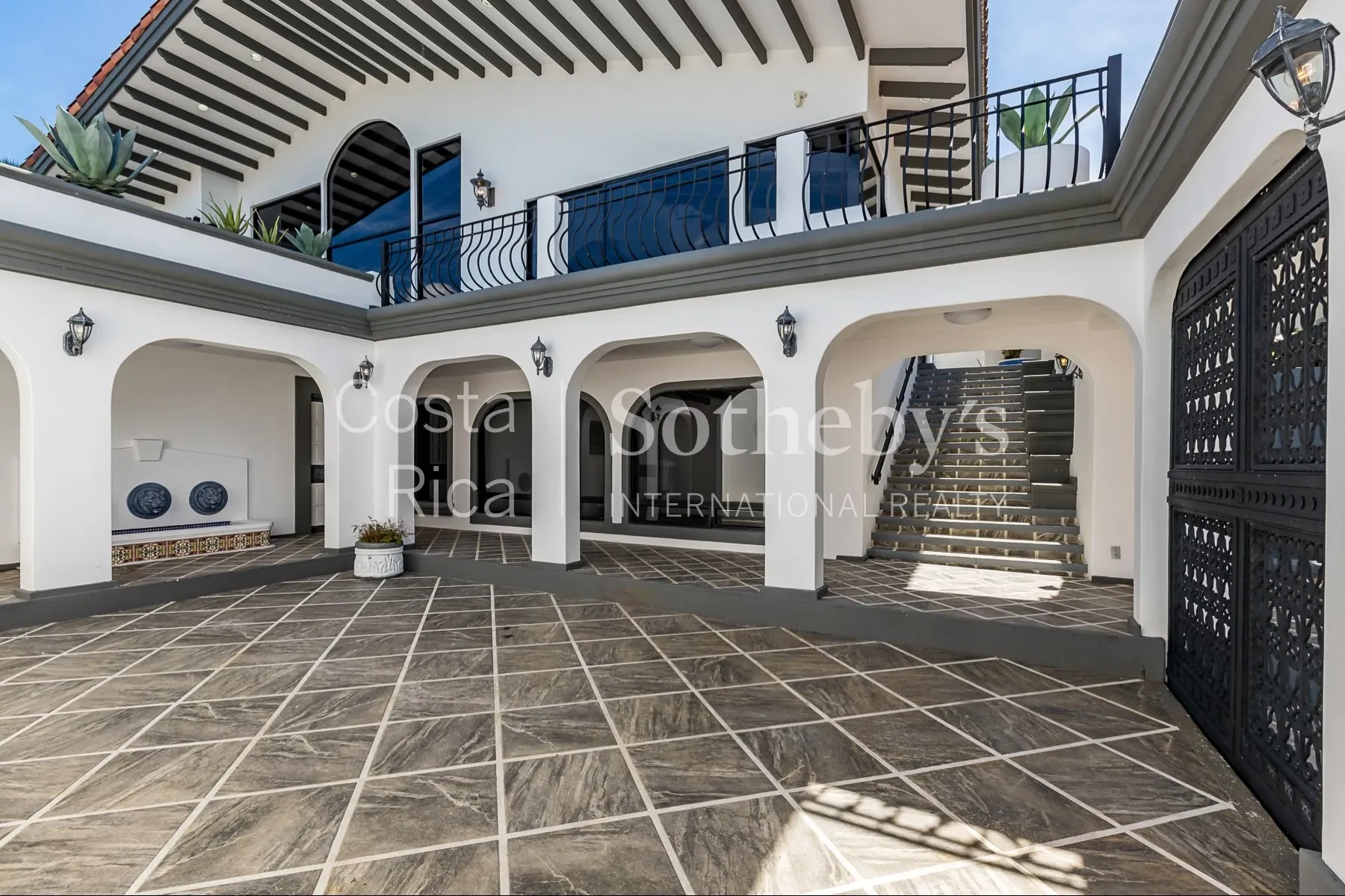 Exterior photo 9