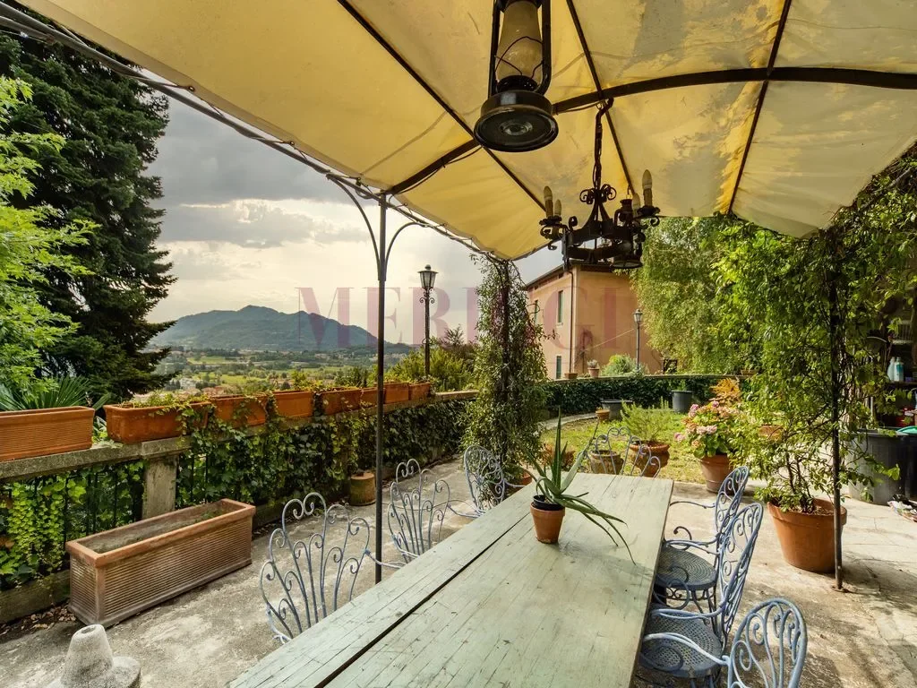 Via Vittorio Veneto, Airuno, Lombardy, Italy. - Photo 11