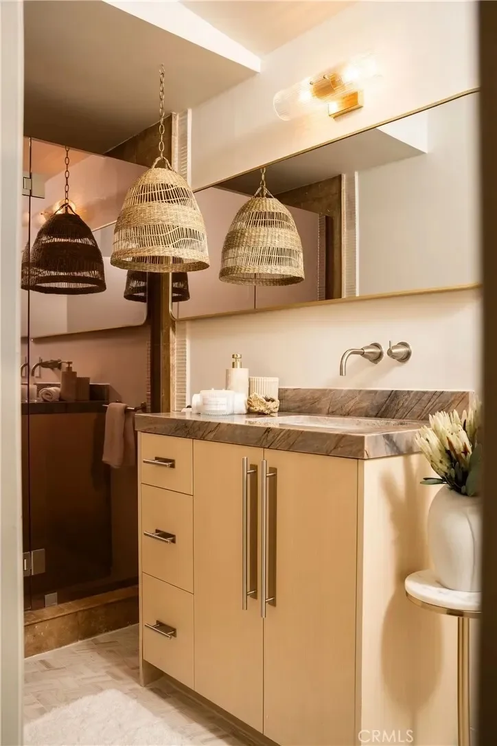 1344 W Bay Avenue, Newport Beach, California, United States. - Photo 30