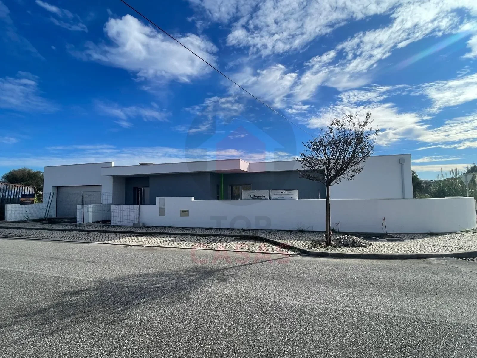 Exterior photo 2