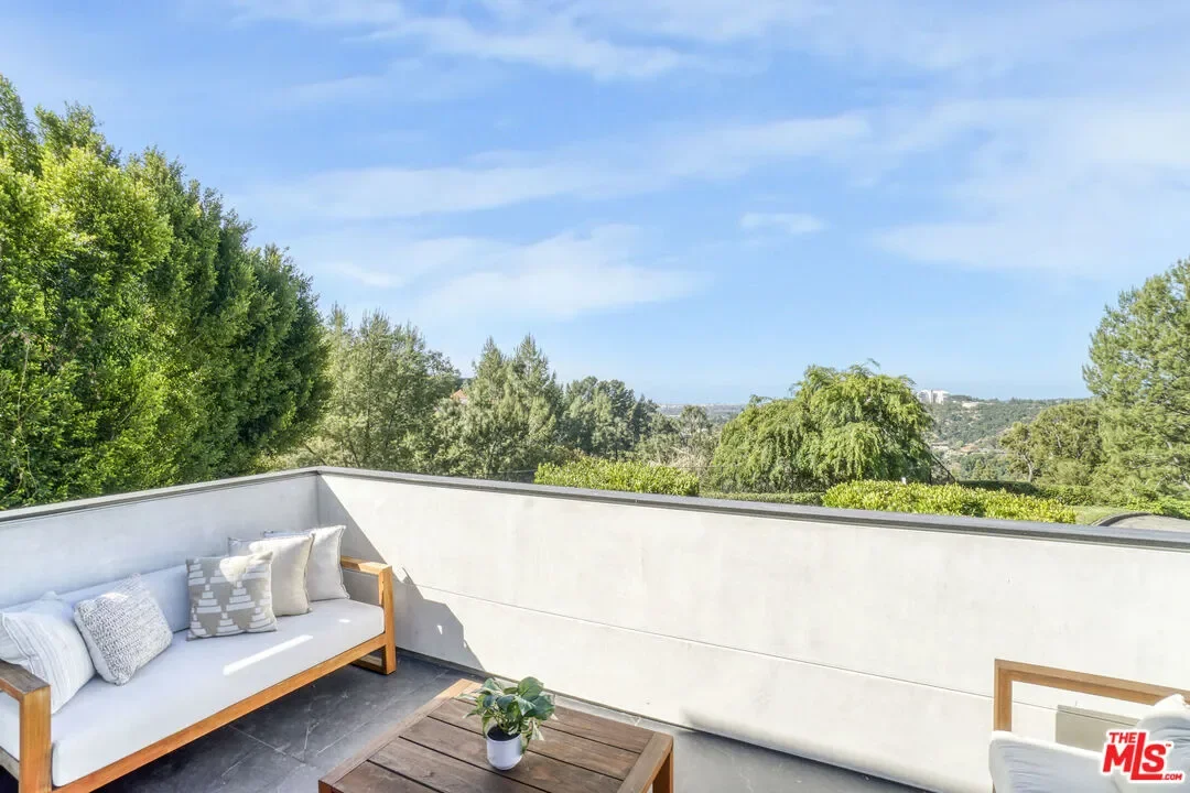 1116 Linda Flora Dr, Los Angeles, California, United States. - Photo 8