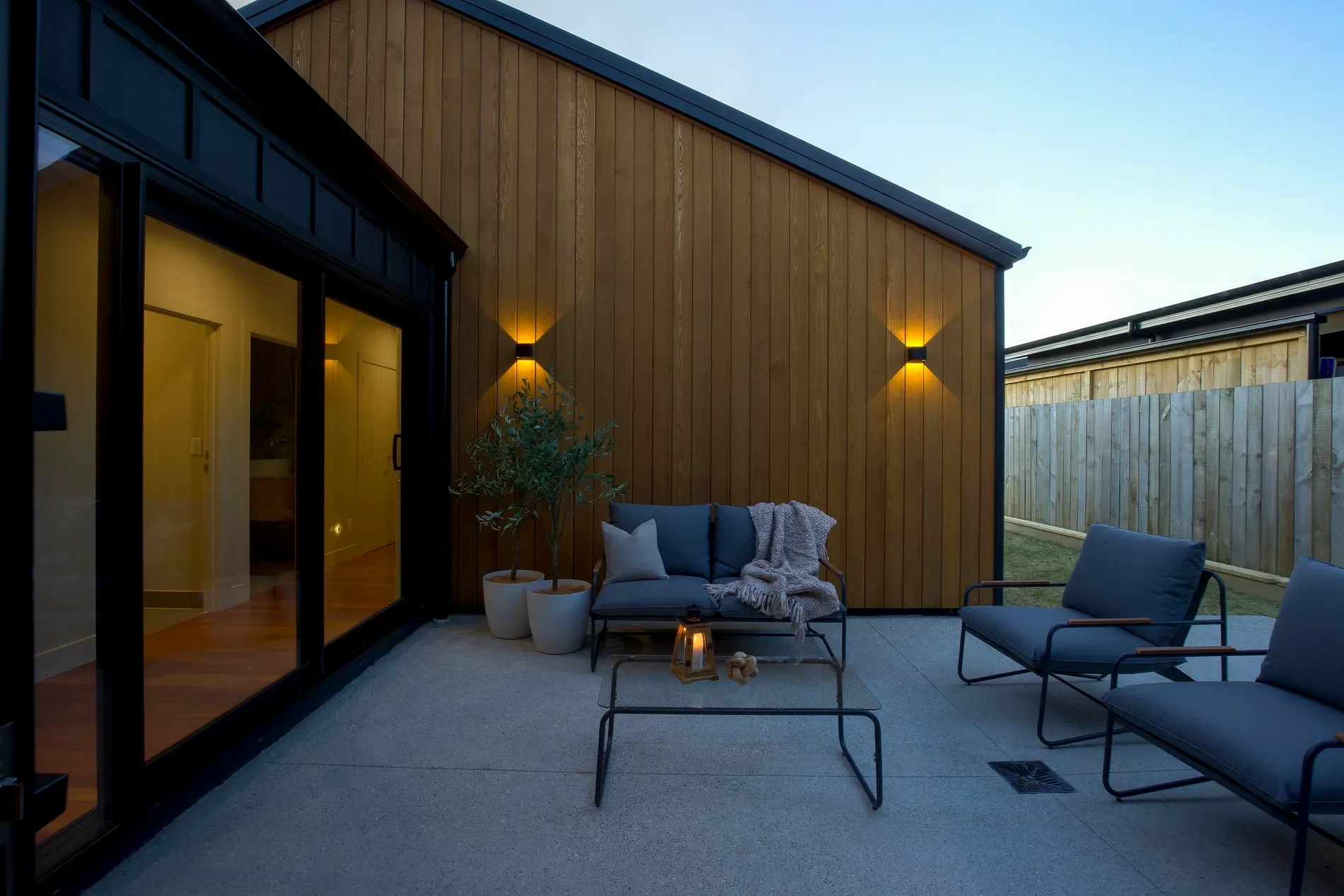 Exterior photo 2