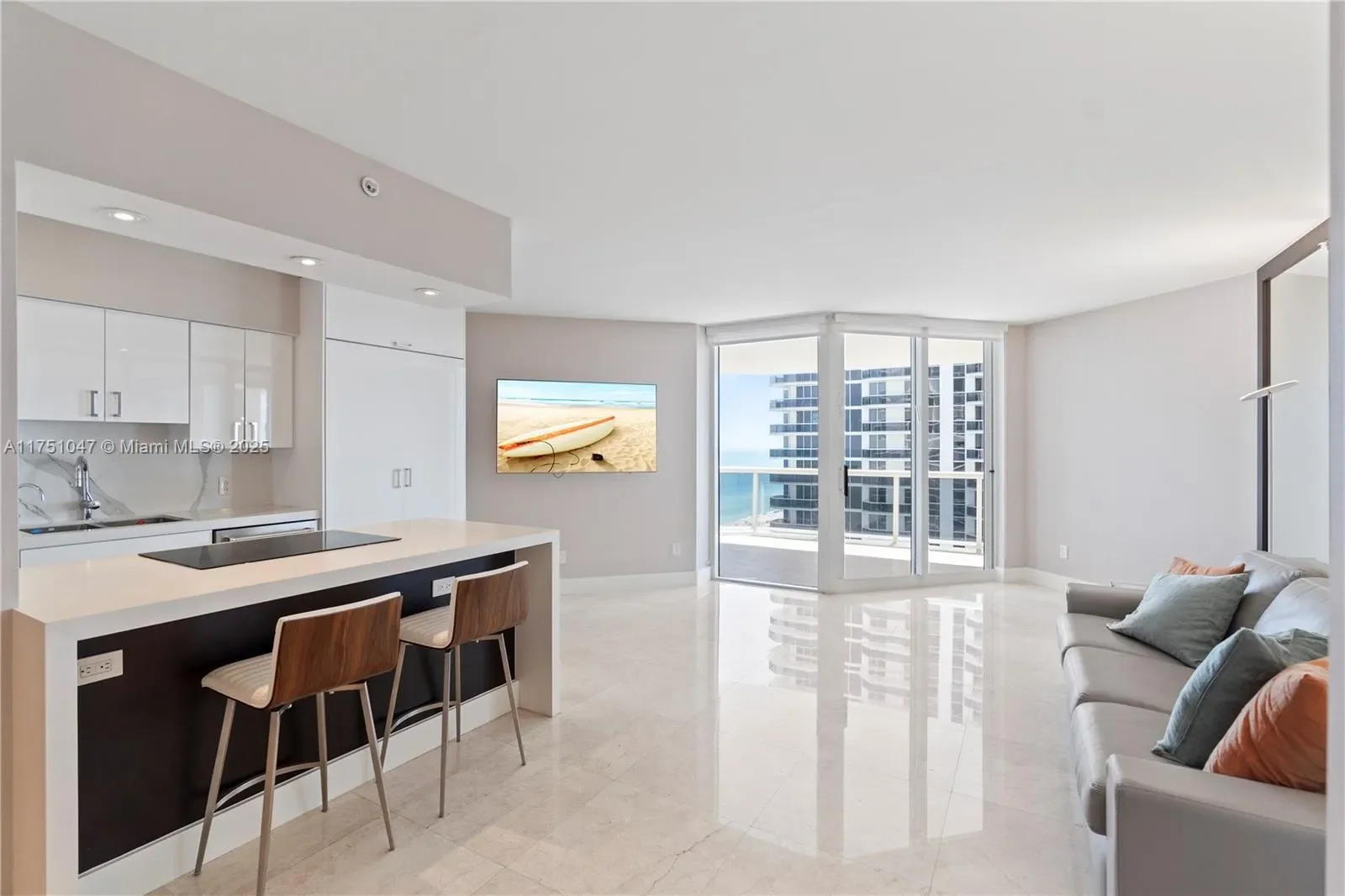 4779 Collins Ave 2204, Miami Beach, Florida, United States. - Photo 4