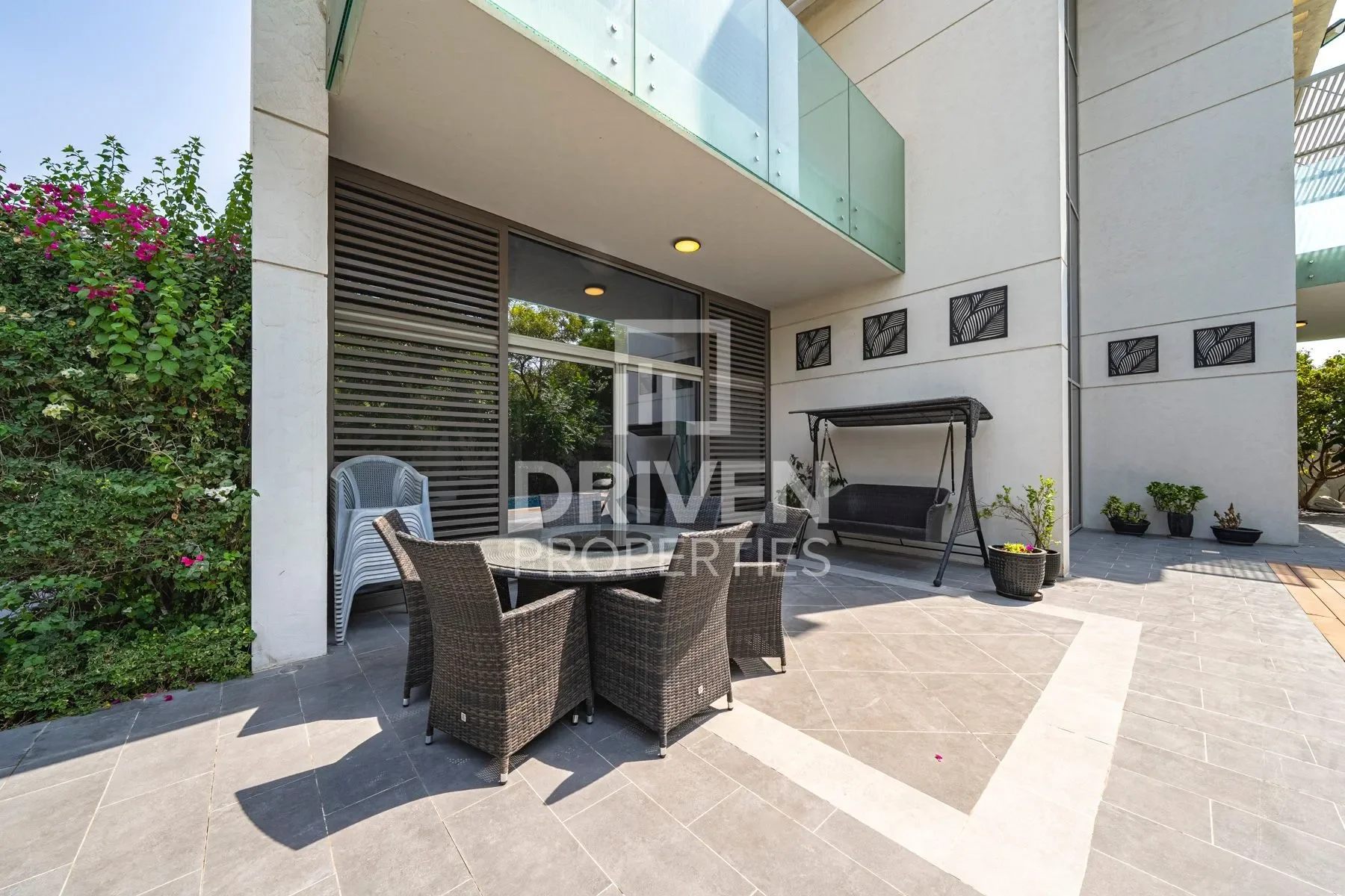 Exterior photo 4
