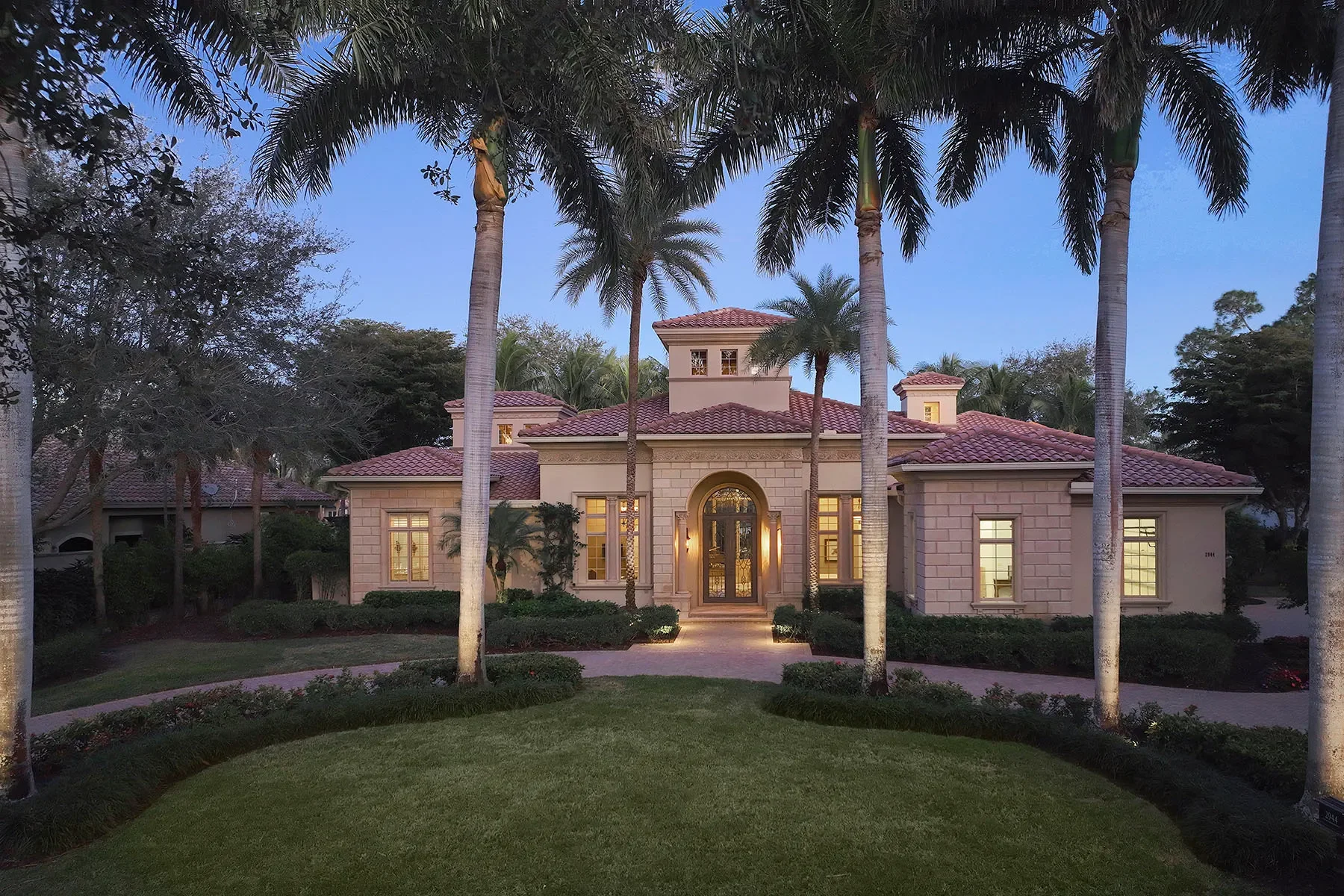Exterior photo 3