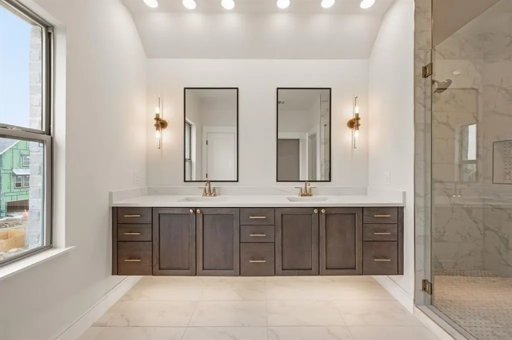 1340 Cherry Hills Lane, Irving, Texas, United States. - Photo 12