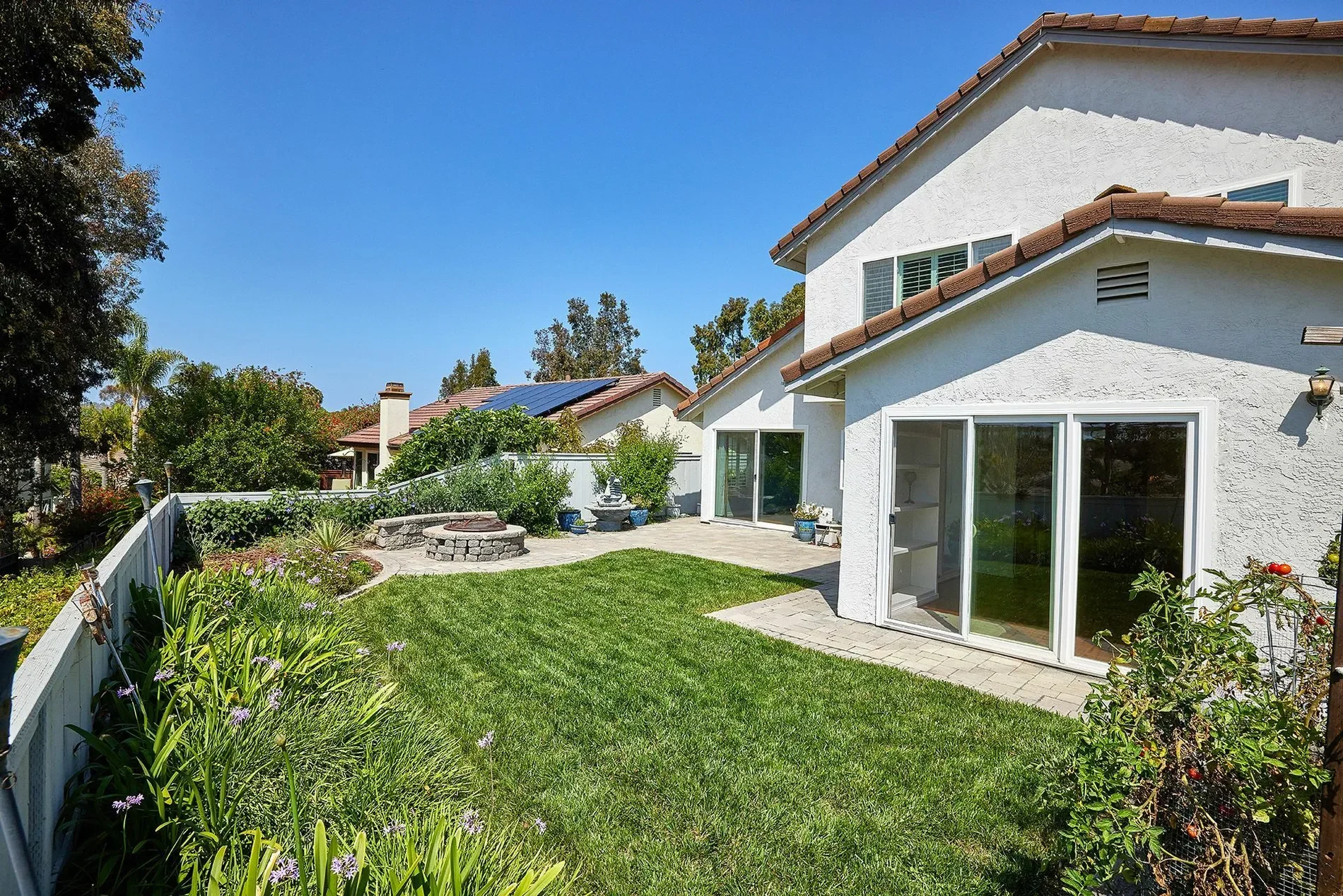 Exterior photo 5