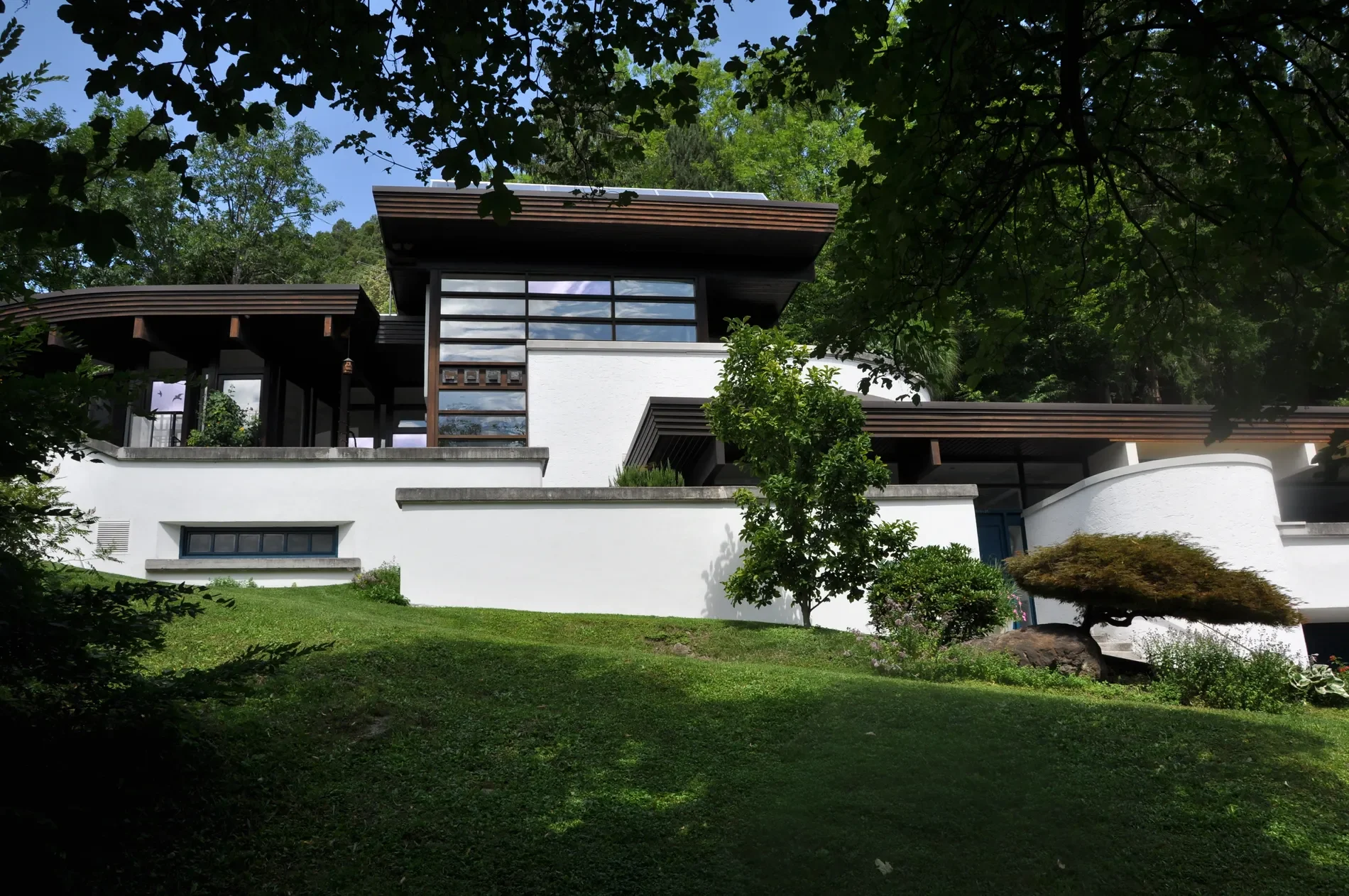 Exterior photo 5