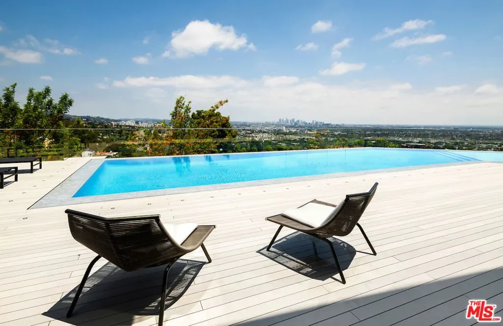 8116 Laurel View Drive, Los Angeles, California, United States. - Photo 19