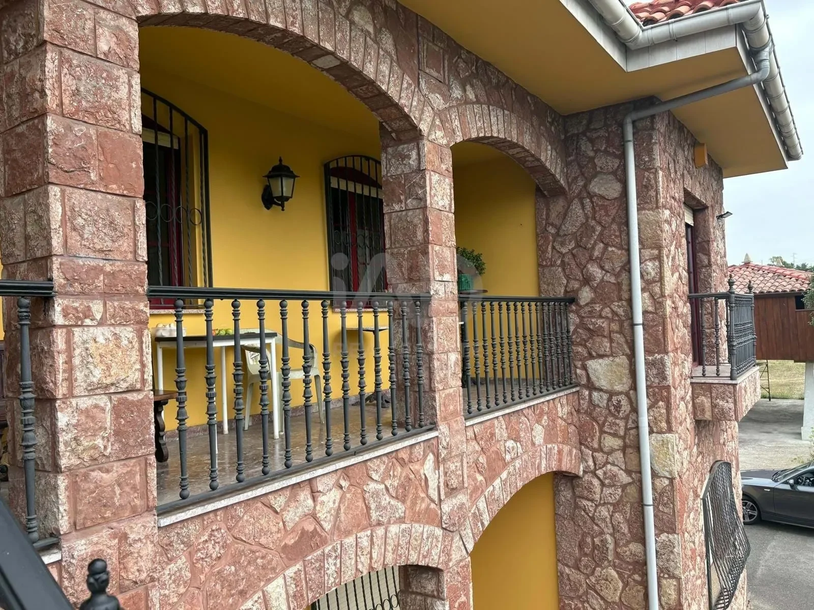 Exterior photo 8