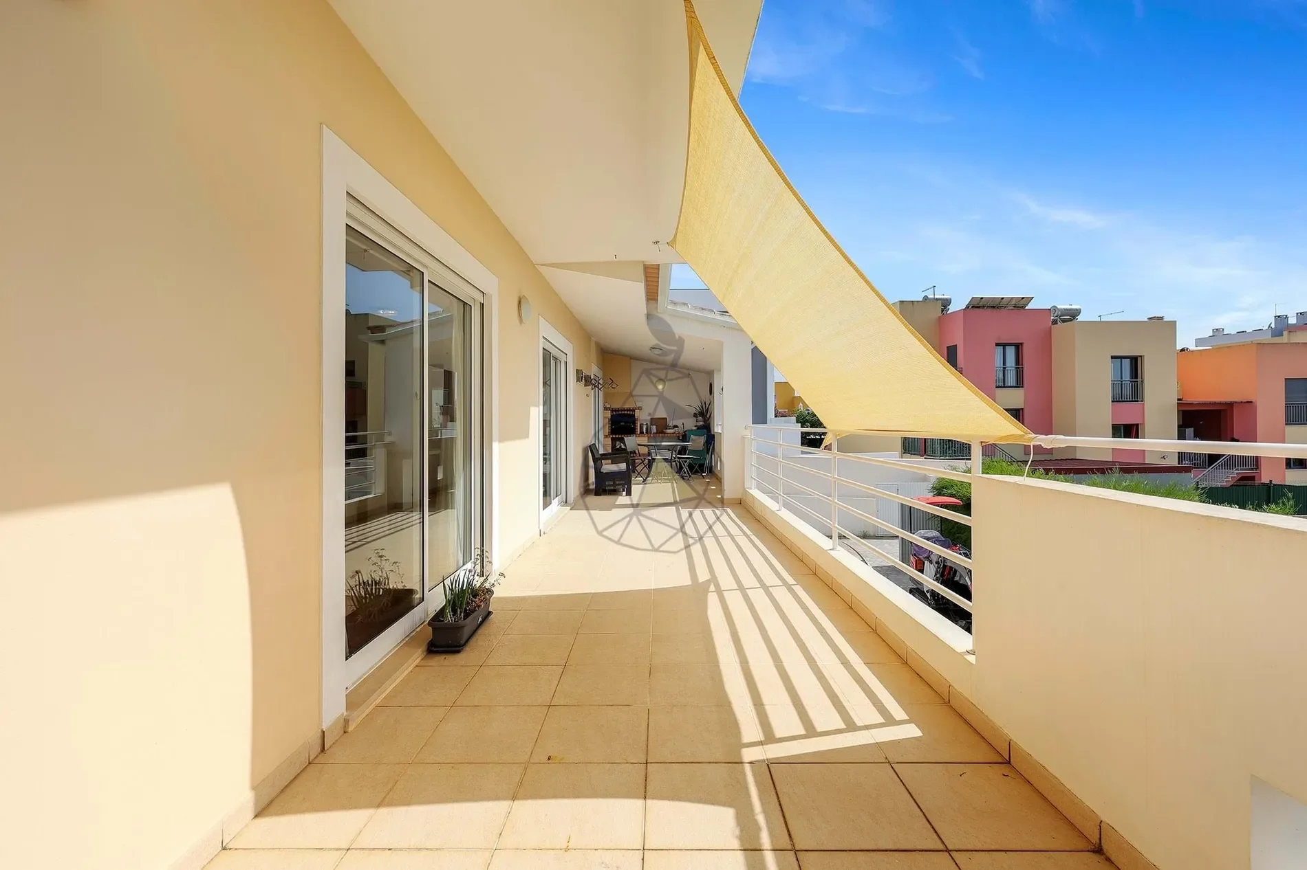 Exterior photo 6
