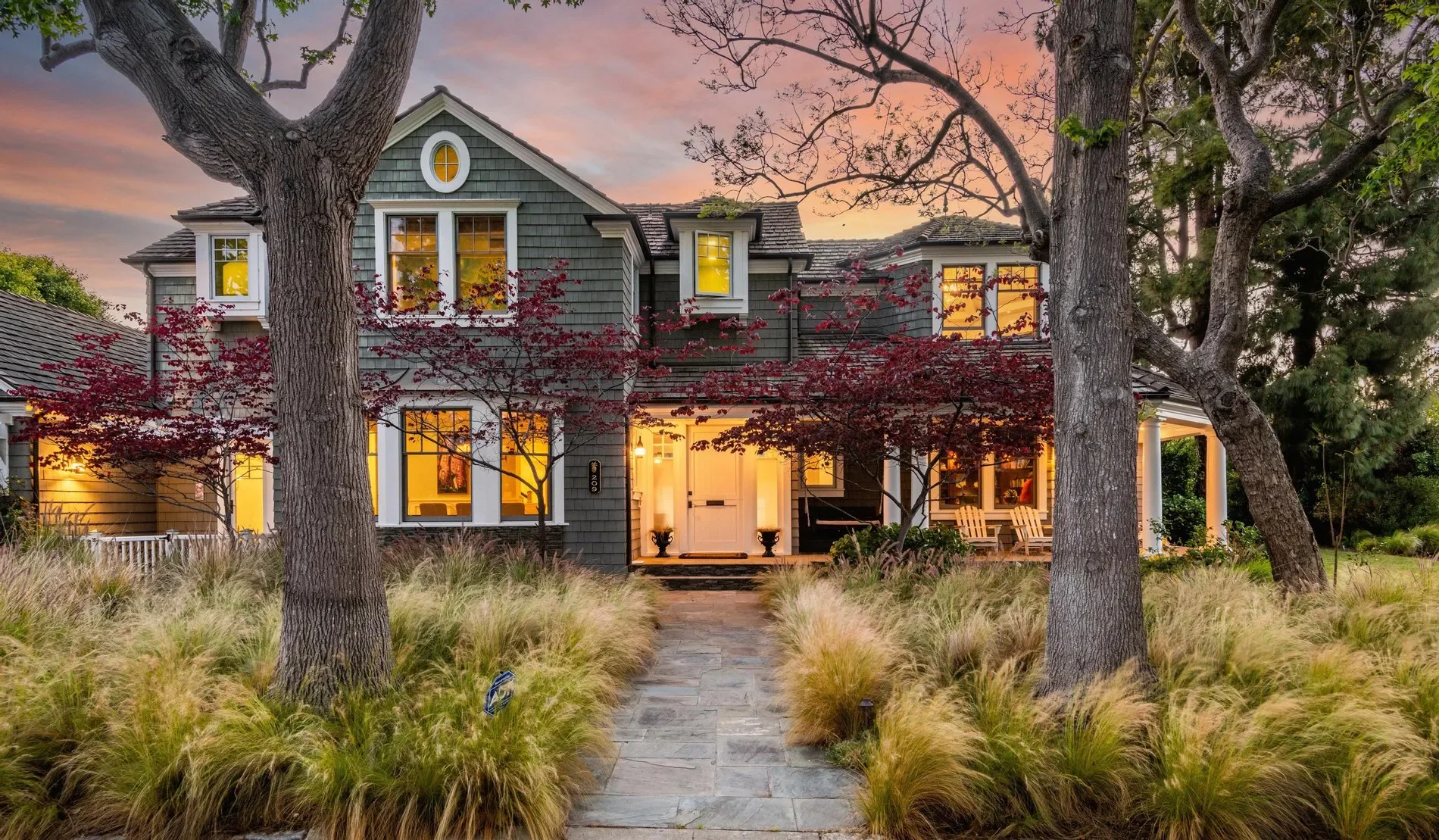 Exterior photo 4