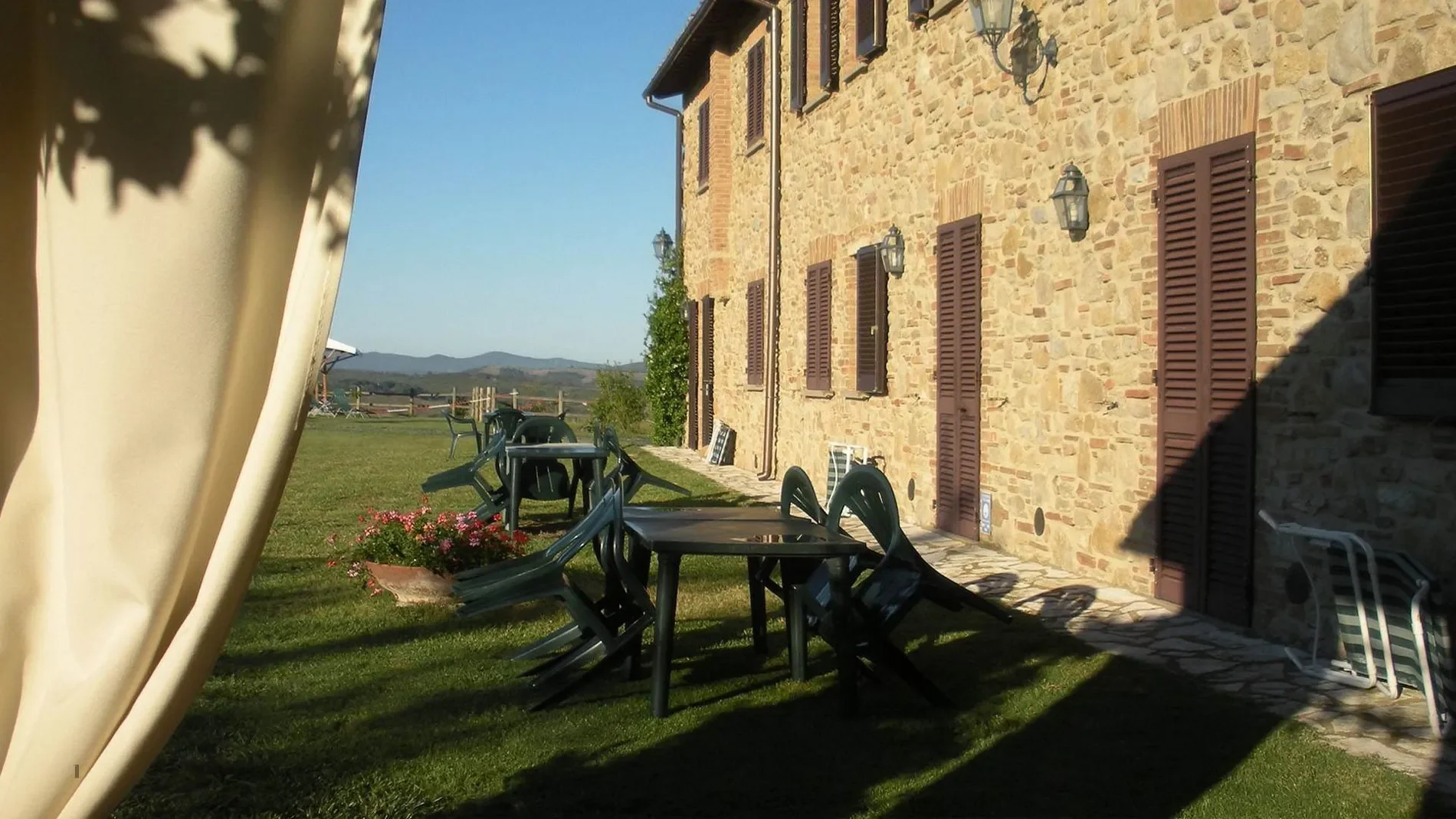 Exterior photo 10