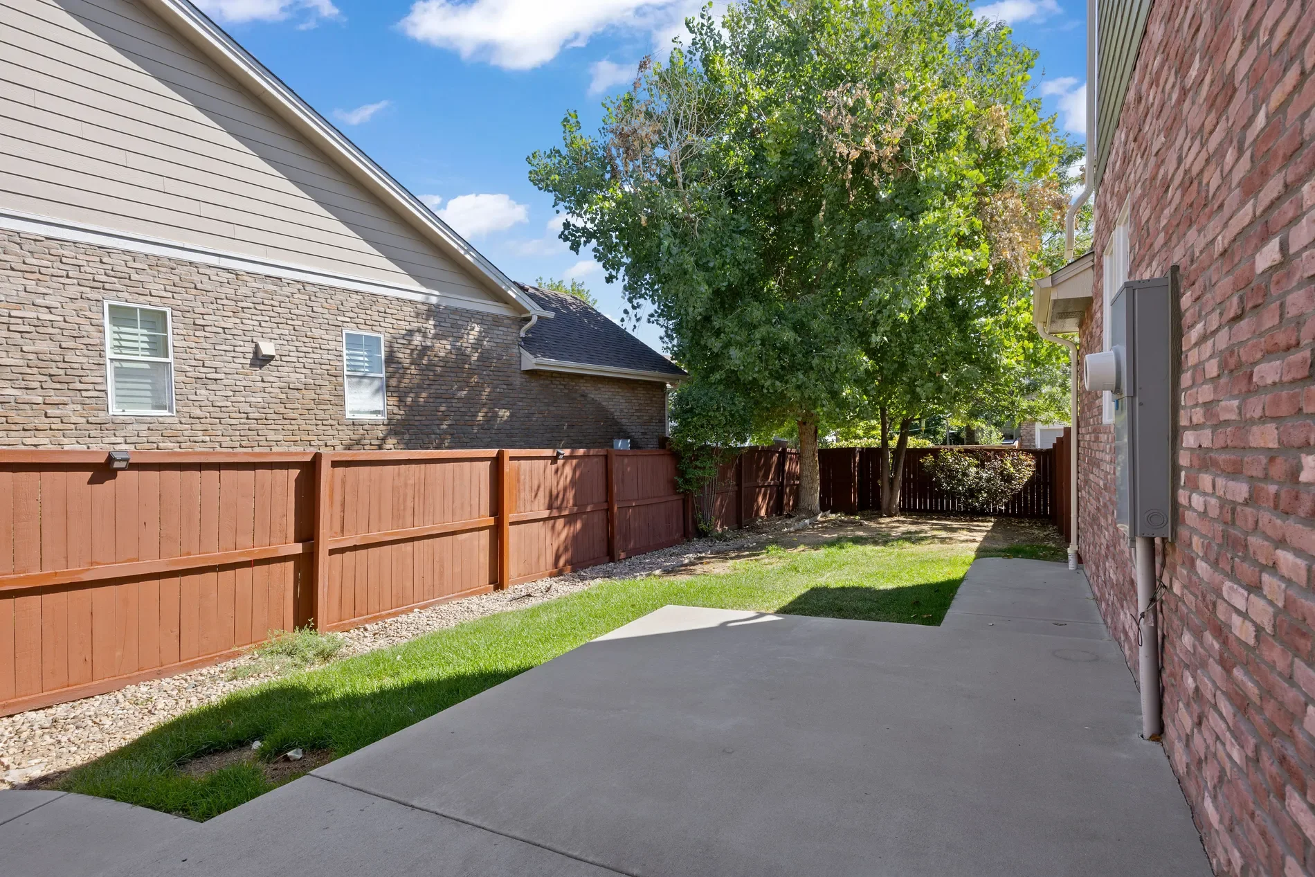 Exterior photo 5