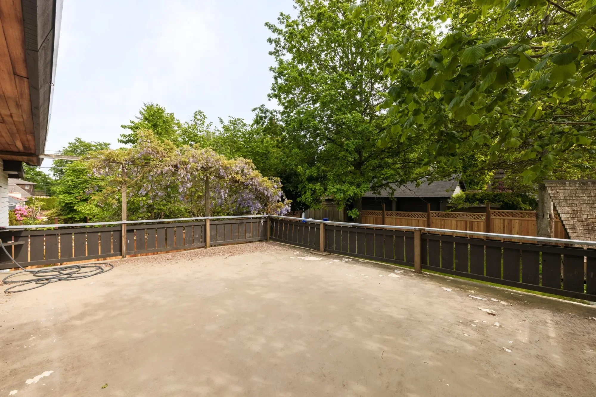 Exterior photo 6