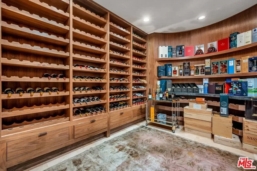 3110 Benedict Canyon Drive, Beverly Hills, California, United States. - Photo 54