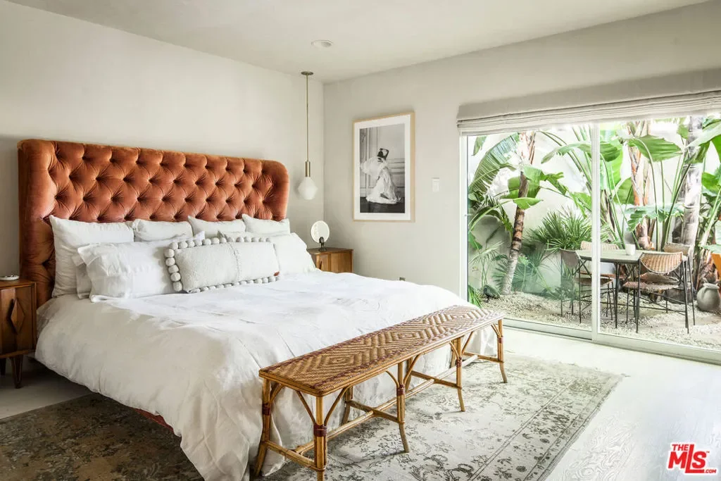 2102 Ridgemont Drive, Los Angeles, California, United States. - Photo 23