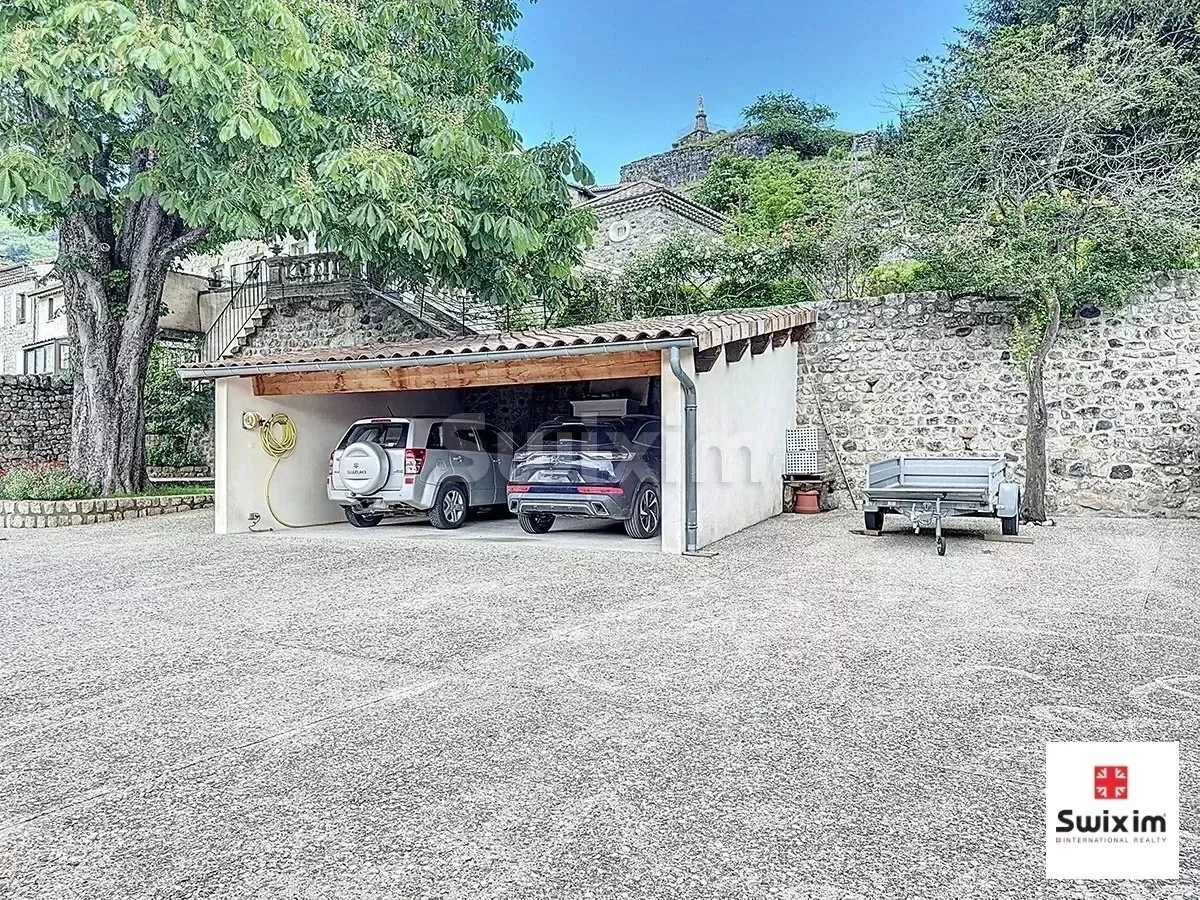 Exterior photo 3