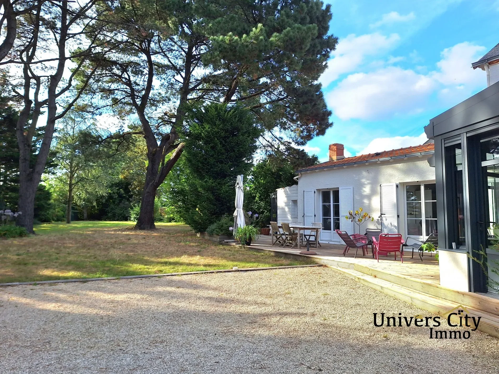 Exterior photo 3