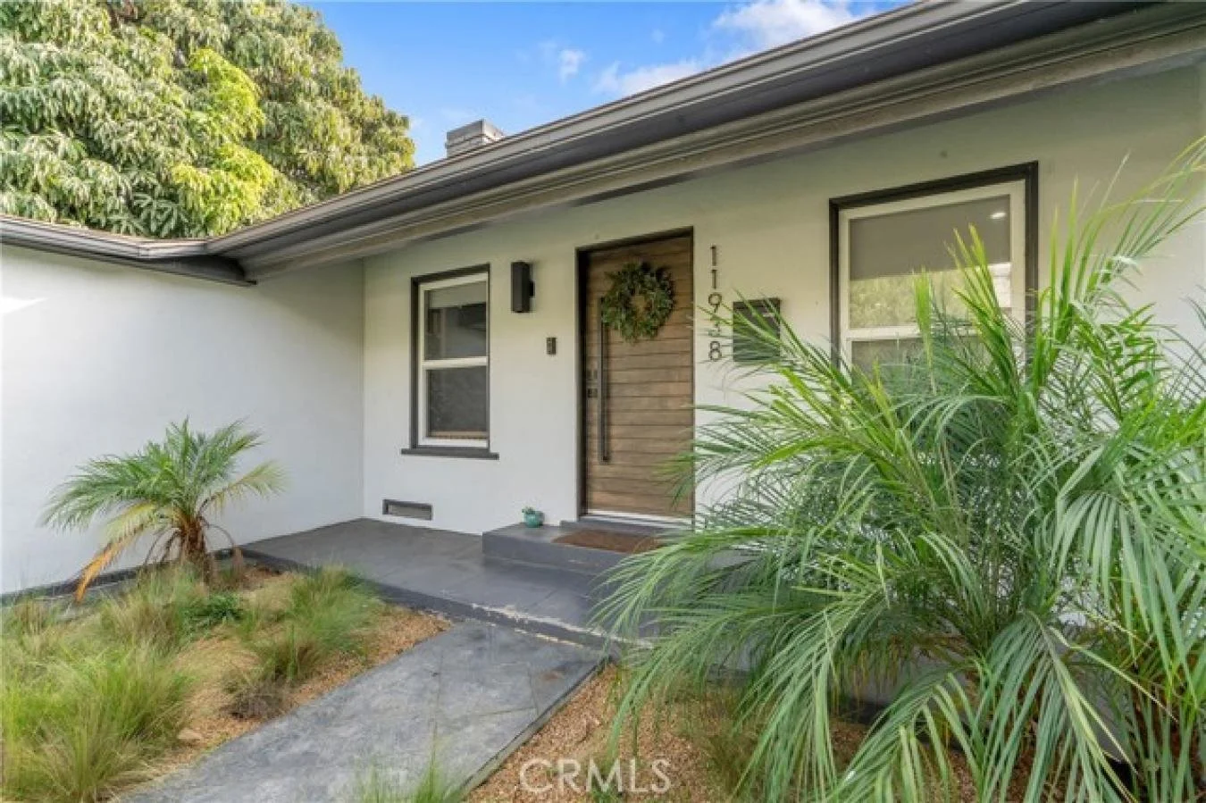 Exterior photo 4