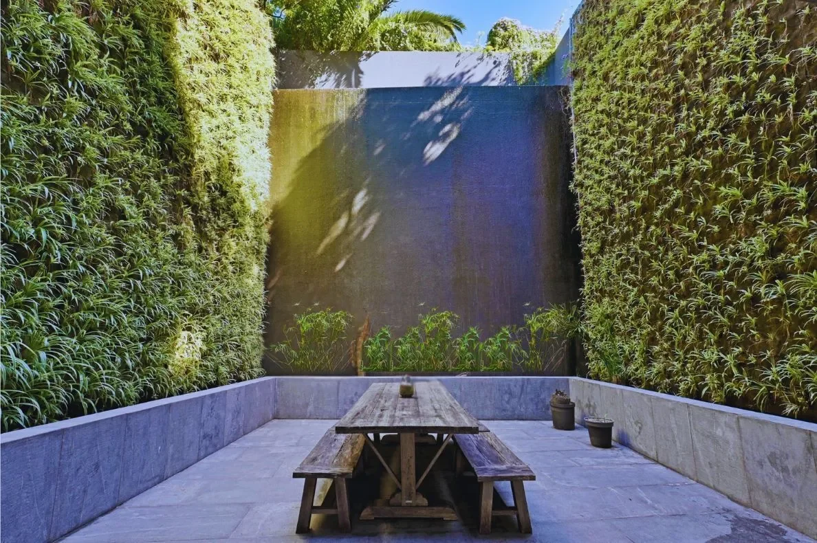 Exterior photo 4