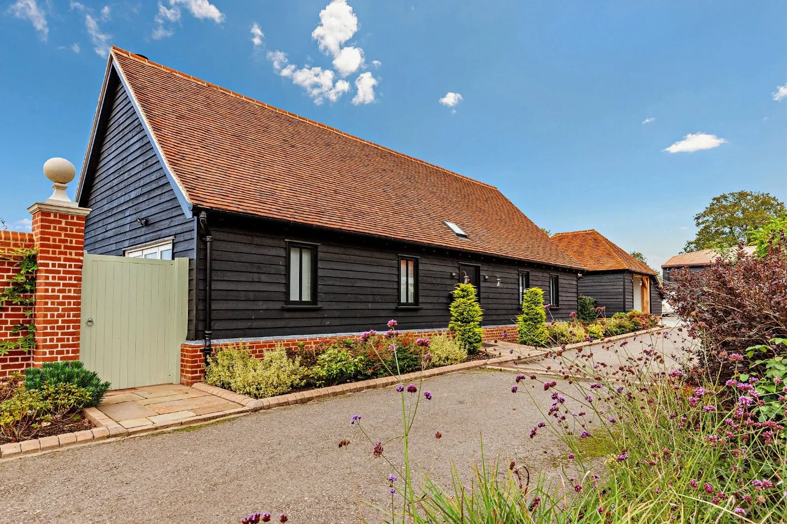 Exterior photo 8