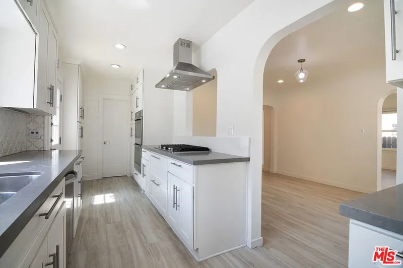 1543 S Crest Drive, Los Angeles, California, United States. - Photo 14