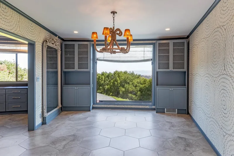 Single Family Residence in Woodside