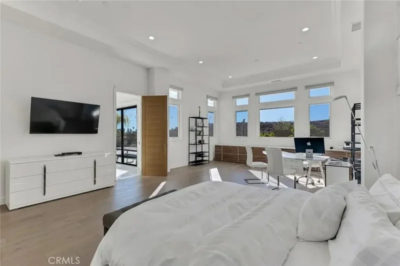 19858 Longhorn Drive, Los Angeles, California, United States. - Photo 23